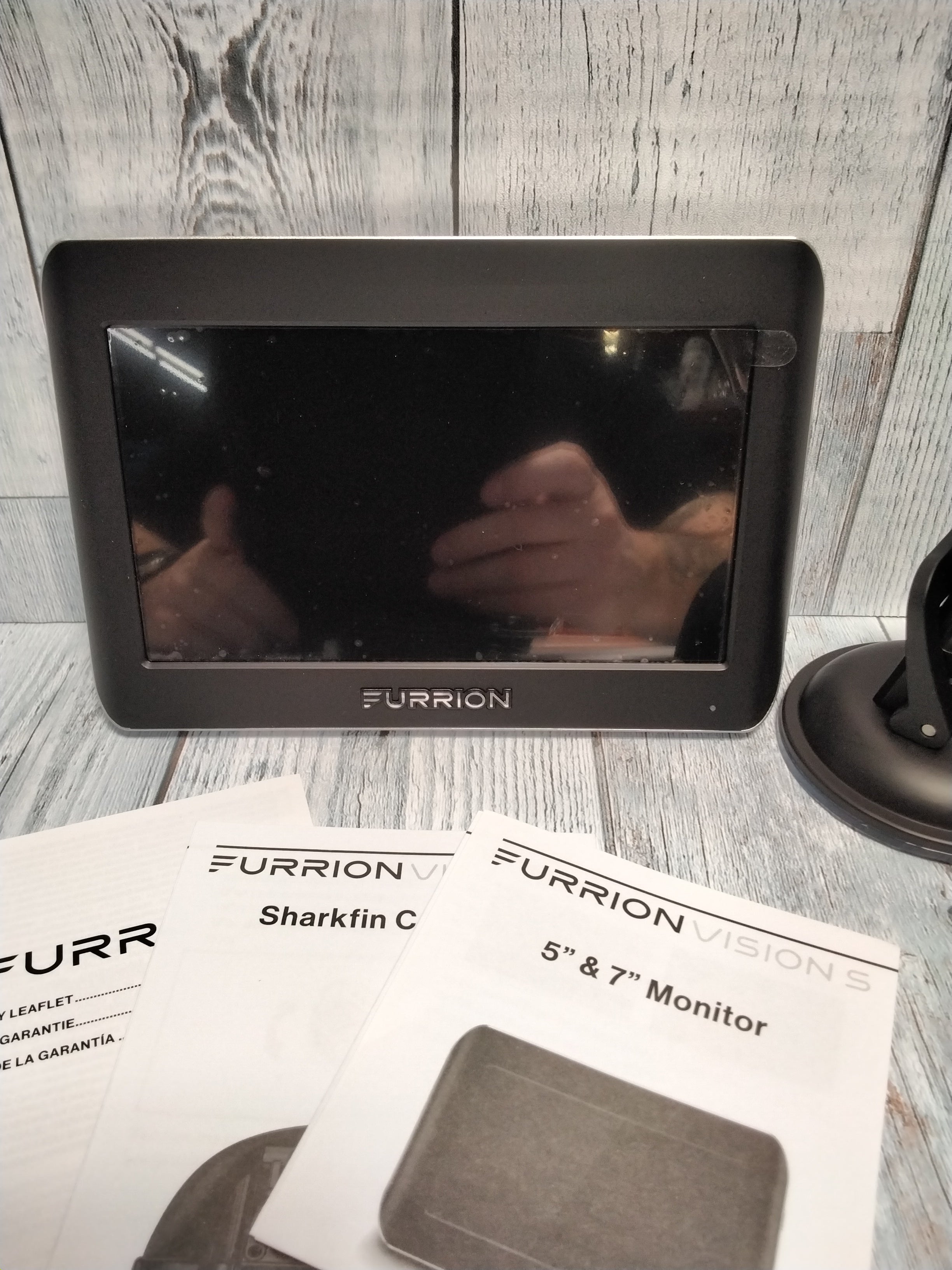 Furrion Vision S 7 Inch Wireless RV Backup System with 1 Rear Sharkfin Camera (7897697648878)